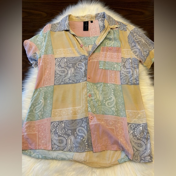 SOUL STAR ENGLAND Bandana Print Button Down Short Sleeve Shirt - Picture 3 of 7